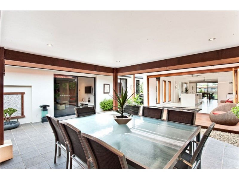 5 Cypress Drive West, Broadbeach Waters QLD 4218