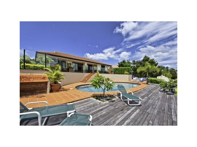 5 Cypress Drive West, Broadbeach Waters QLD 4218