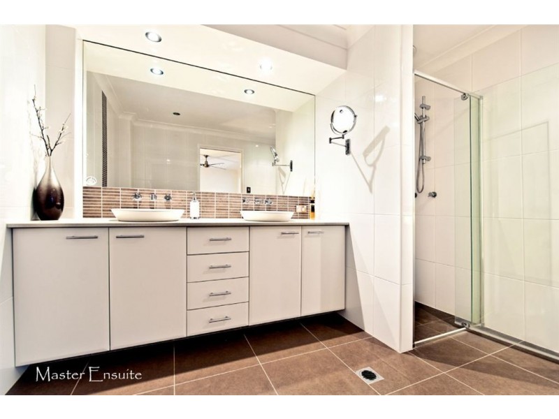 5 Cypress Drive West, Broadbeach Waters QLD 4218