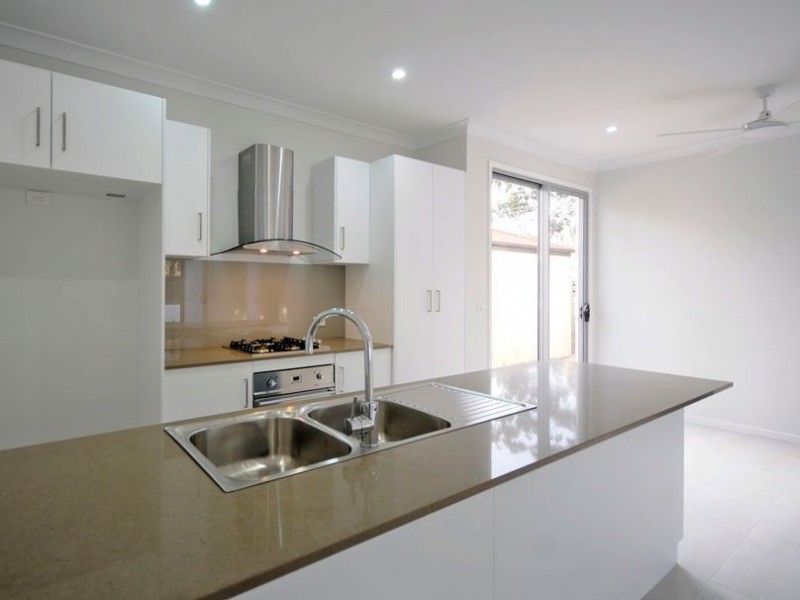 1/6 Sandown Avenue, Benowa QLD 4217