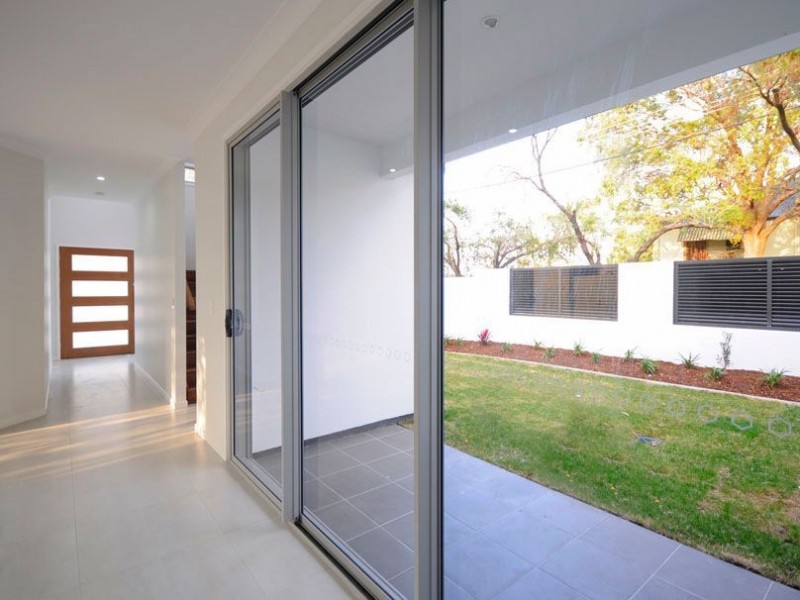 1/6 Sandown Avenue, Benowa QLD 4217