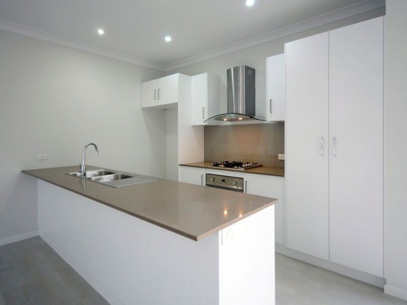 1/6 Sandown Avenue, Benowa QLD 4217