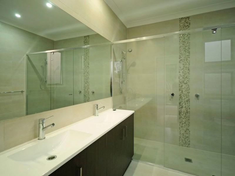 1/6 Sandown Avenue, Benowa QLD 4217