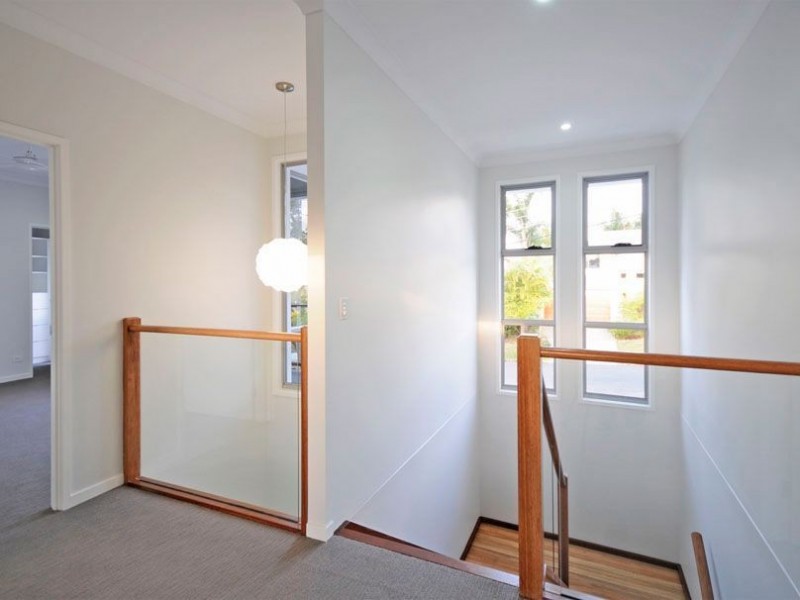 1/6 Sandown Avenue, Benowa QLD 4217