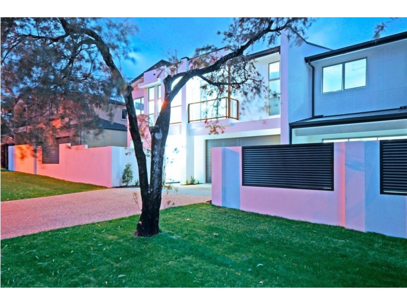 2/6 Sandown Avenue, Benowa QLD 4217