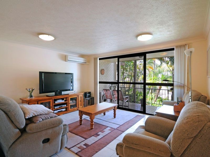 2/18 First Avenue, Broadbeach QLD 4218