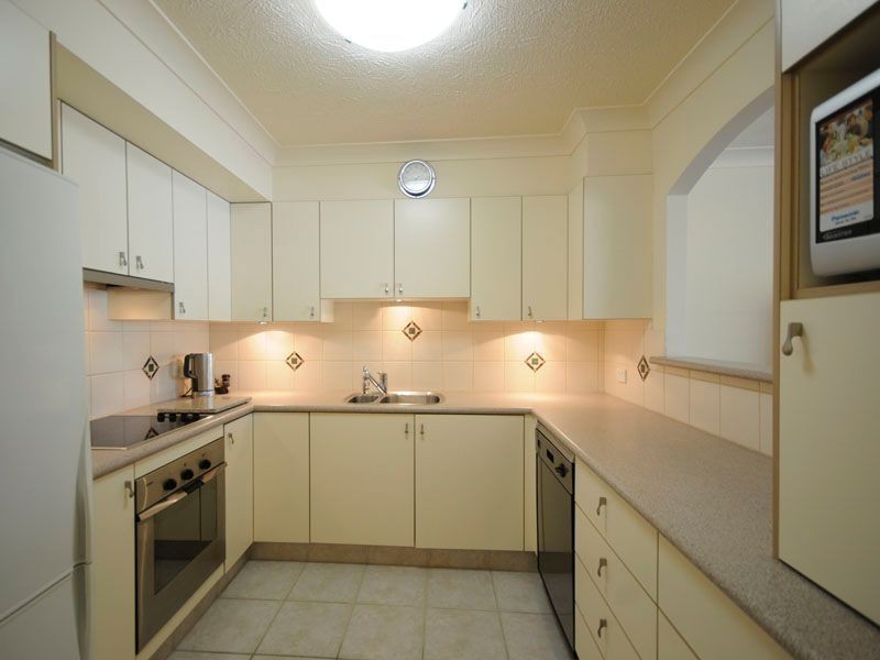 2/18 First Avenue, Broadbeach QLD 4218