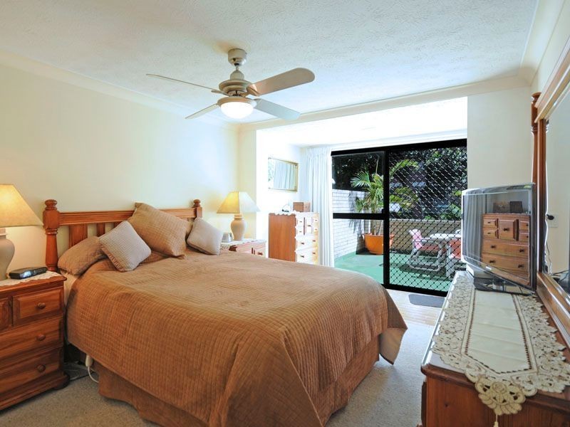 2/18 First Avenue, Broadbeach QLD 4218