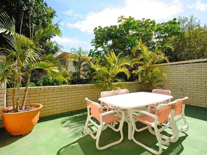 2/18 First Avenue, Broadbeach QLD 4218