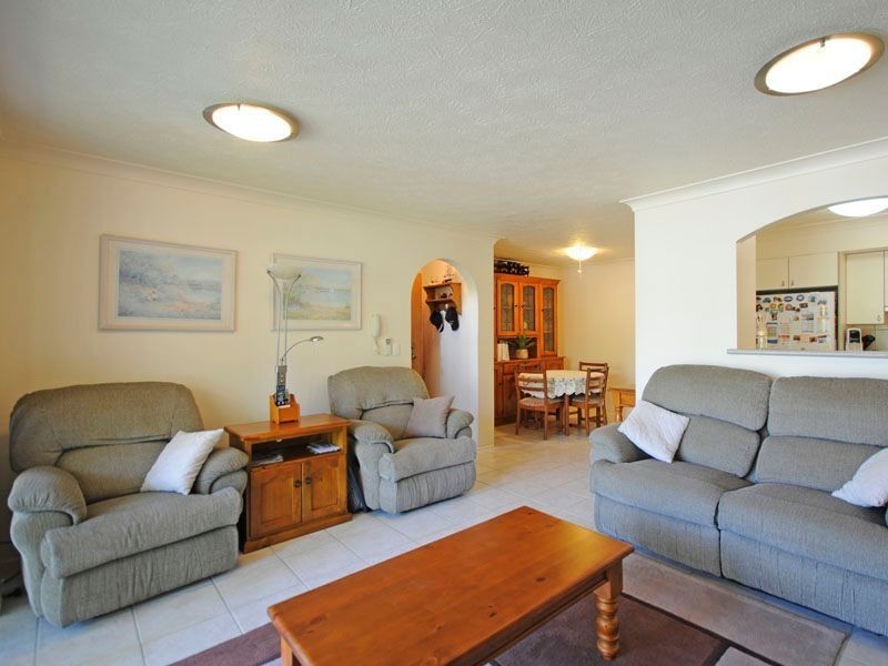 2/18 First Avenue, Broadbeach QLD 4218