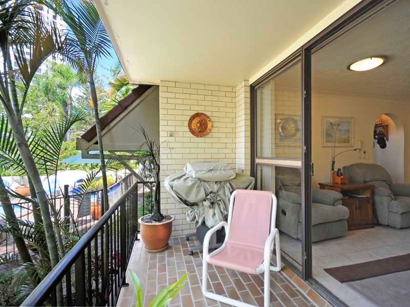 2/18 First Avenue, Broadbeach QLD 4218