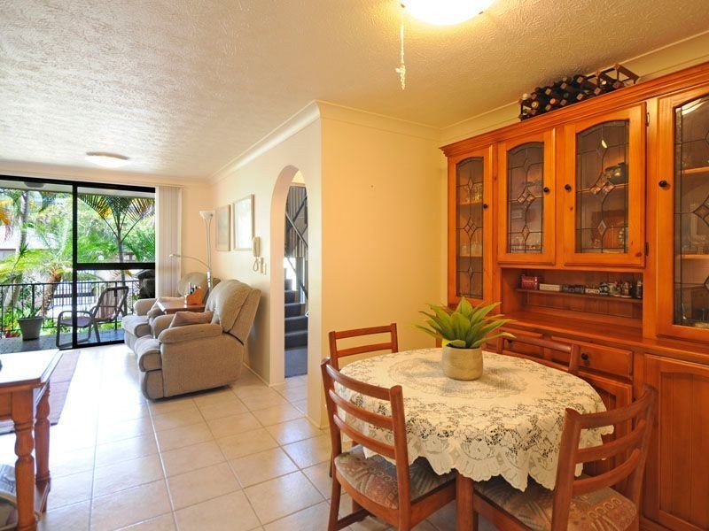 2/18 First Avenue, Broadbeach QLD 4218