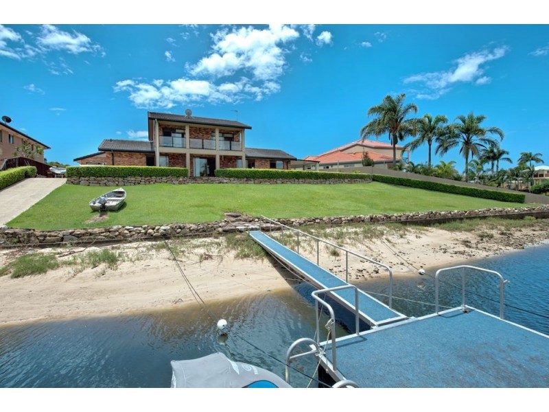 39 Selkirk Avenue, Benowa Waters QLD 4217