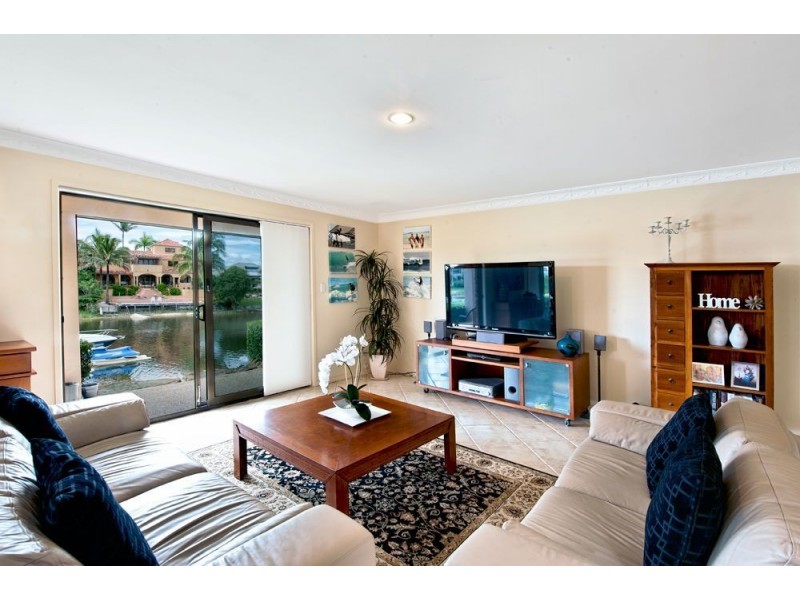 39 Selkirk Avenue, Benowa Waters QLD 4217