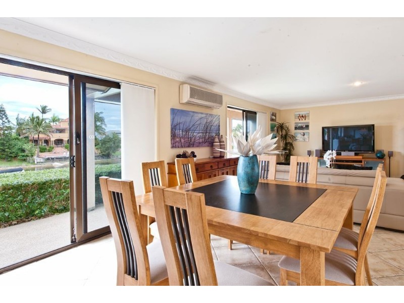 39 Selkirk Avenue, Benowa Waters QLD 4217