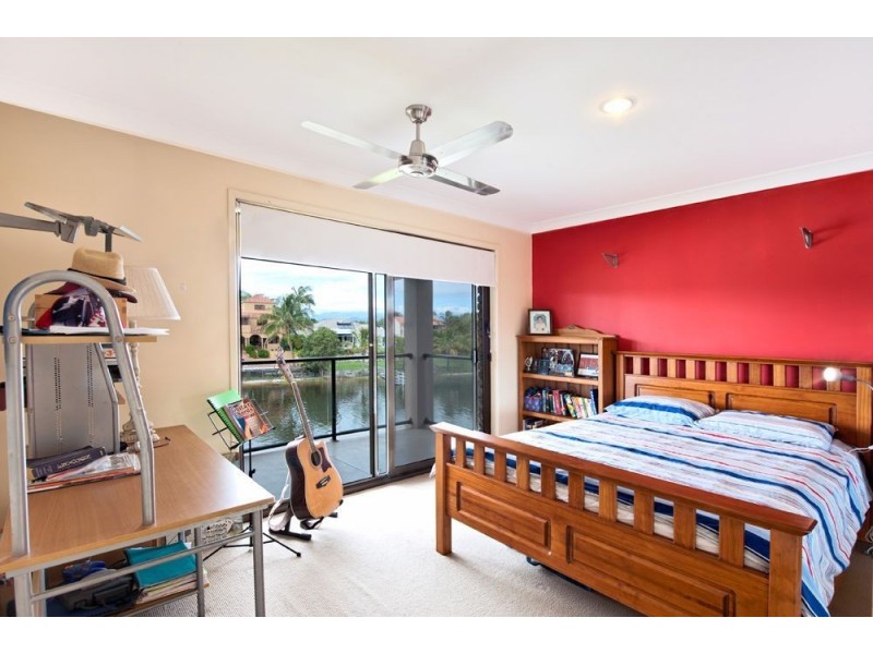 39 Selkirk Avenue, Benowa Waters QLD 4217