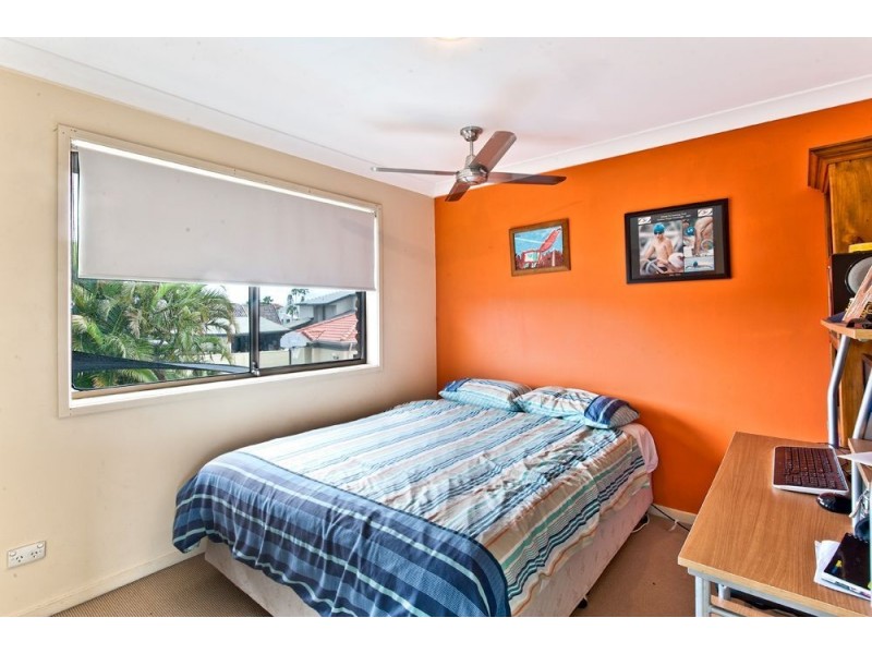 39 Selkirk Avenue, Benowa Waters QLD 4217