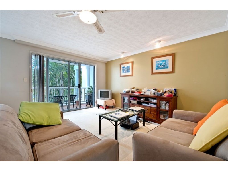 17/7 Purli Street, Chevron Island QLD 4217