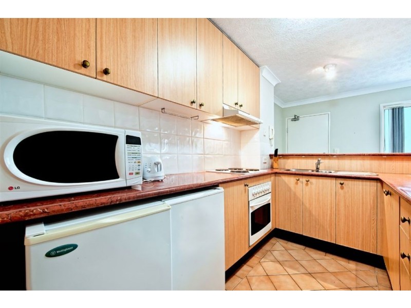 17/7 Purli Street, Chevron Island QLD 4217