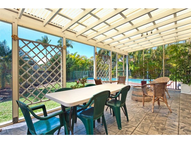 3 Evelyn Court, Benowa QLD 4217