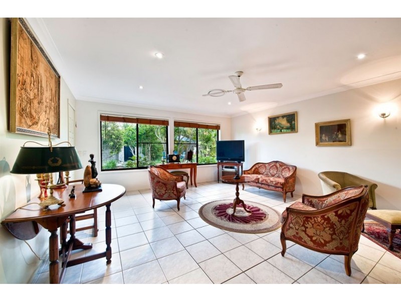 3 Evelyn Court, Benowa QLD 4217