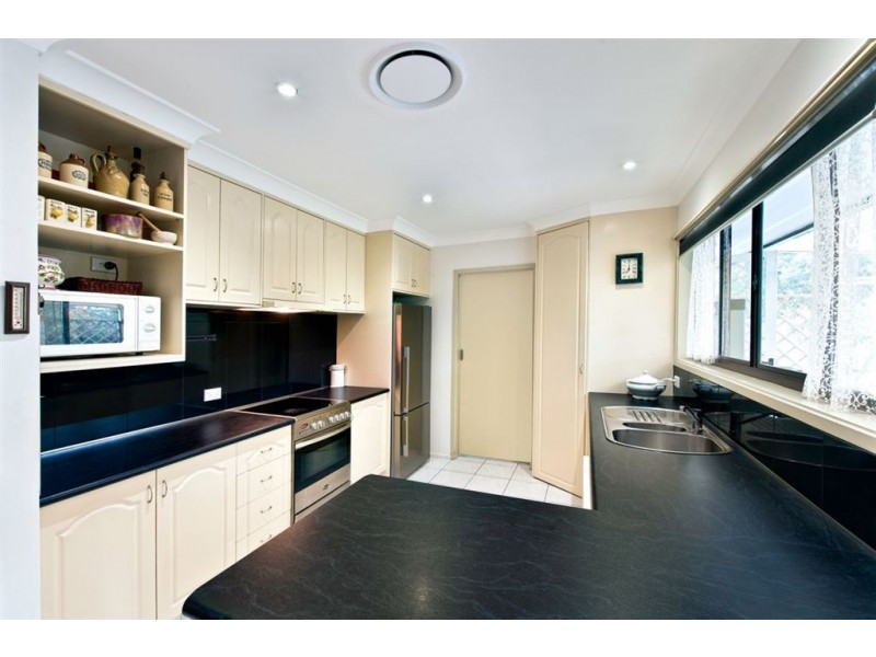 3 Evelyn Court, Benowa QLD 4217