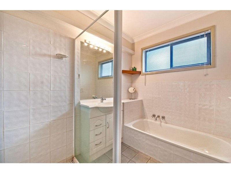 3 Evelyn Court, Benowa QLD 4217