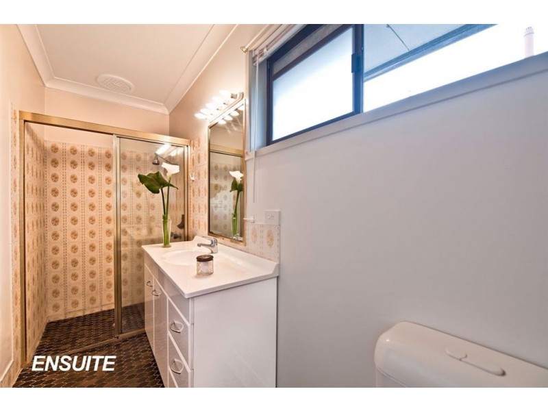 3 Evelyn Court, Benowa QLD 4217