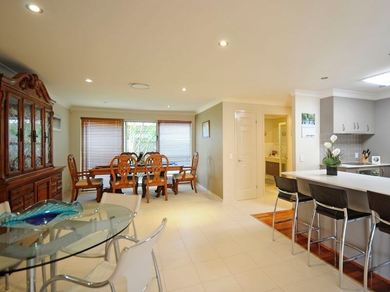 4 Forster Avenue, Sorrento QLD 4217