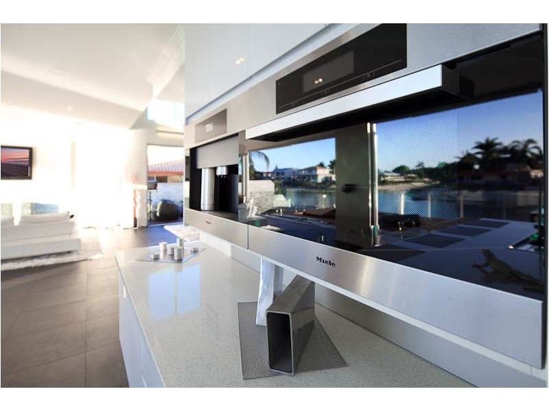 17 Mexicali Court, Broadbeach Waters QLD 4218