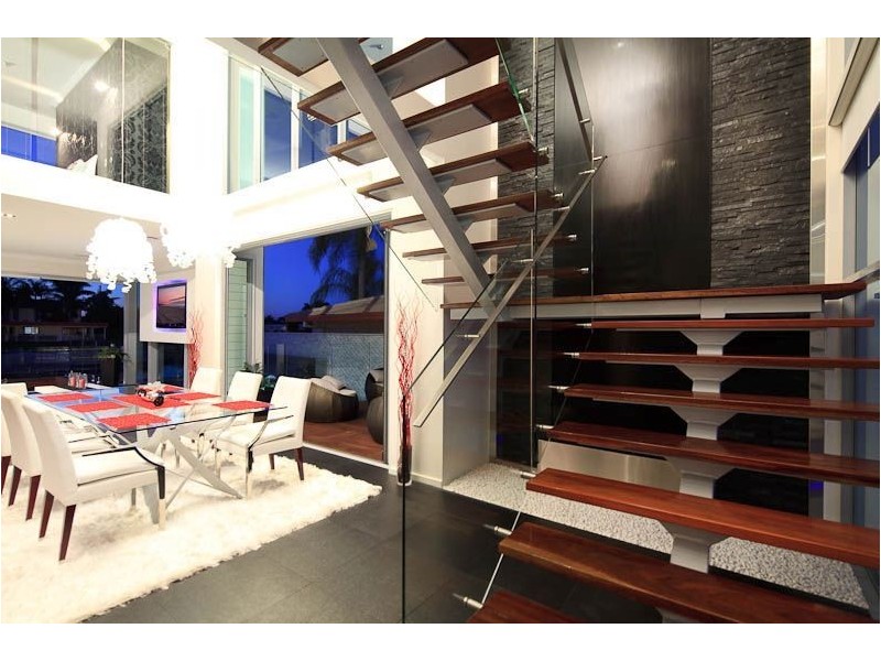 17 Mexicali Court, Broadbeach Waters QLD 4218