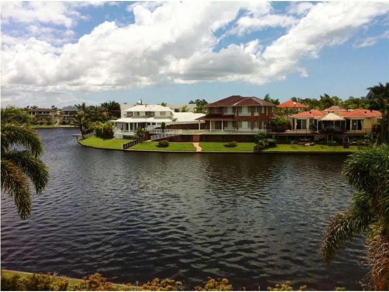 7 Salamander Court, Mermaid Waters QLD 4218