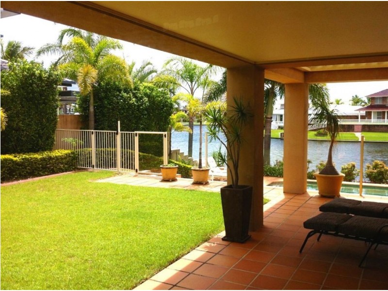 7 Salamander Court, Mermaid Waters QLD 4218