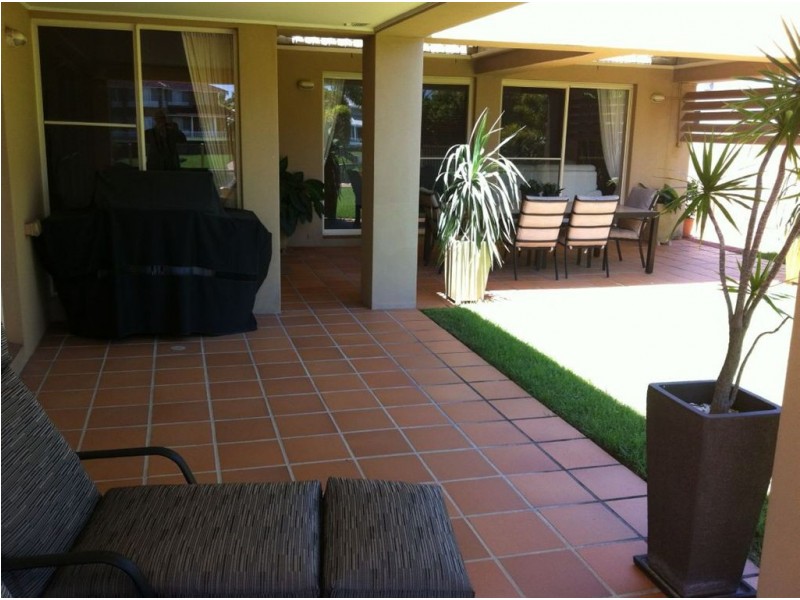 7 Salamander Court, Mermaid Waters QLD 4218