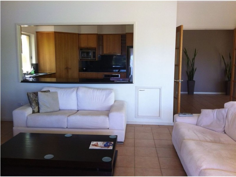 7 Salamander Court, Mermaid Waters QLD 4218