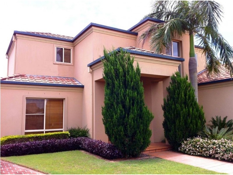 7 Salamander Court, Mermaid Waters QLD 4218