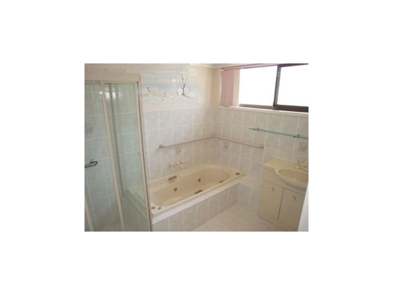 18 Cocos Crescent, Broadbeach Waters QLD 4218