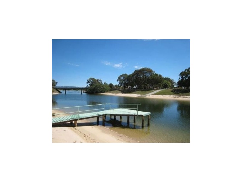 18 Cocos Crescent, Broadbeach Waters QLD 4218