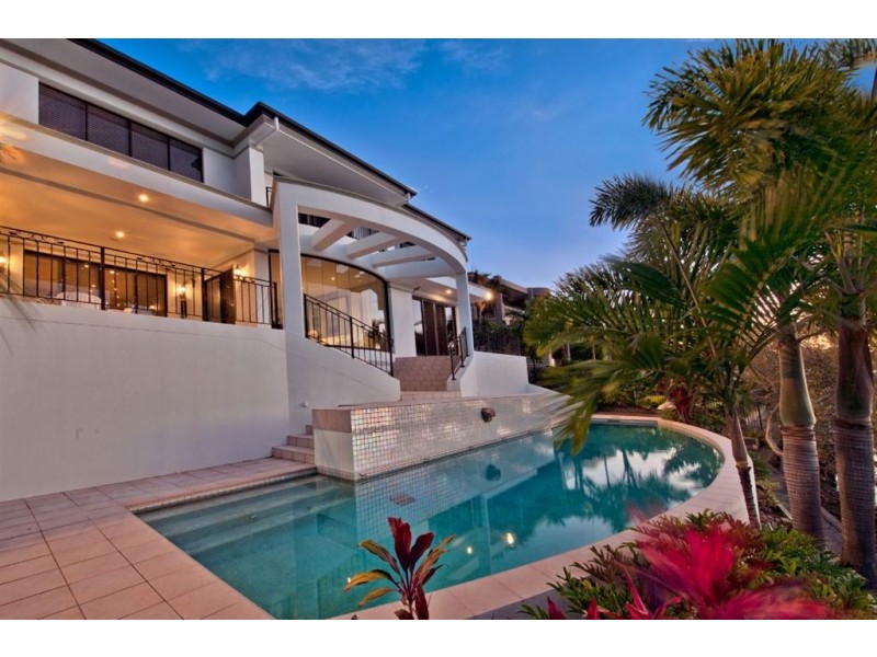 9 Ipsley Drive, Broadbeach Waters QLD 4218