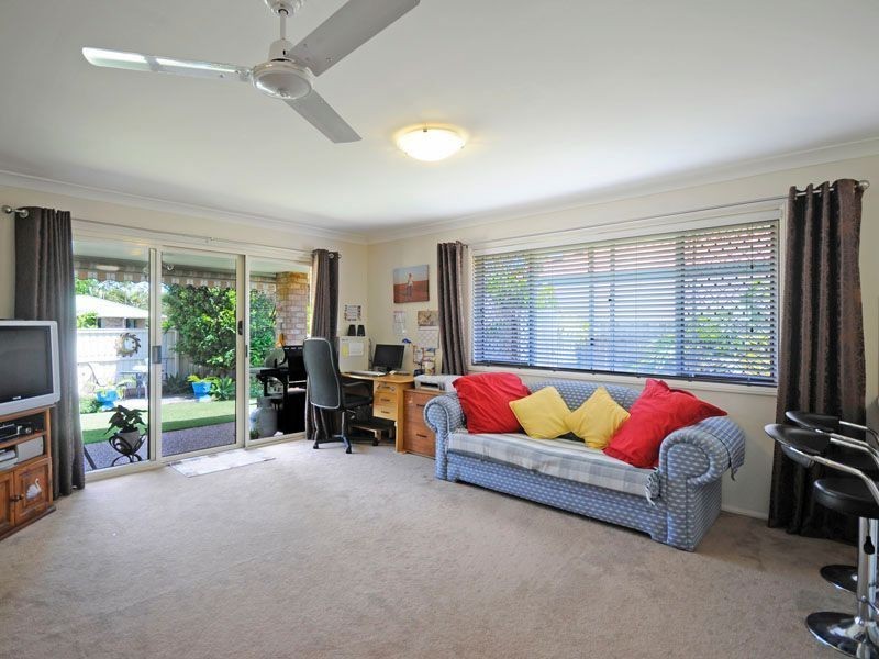 1/157 Whiting Street, Labrador QLD 4215