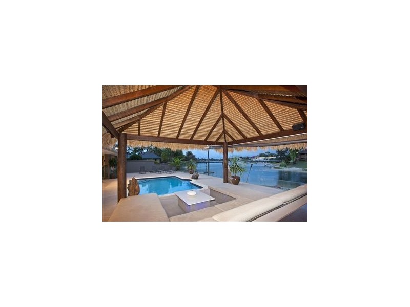 76 Hooker Blvd, Mermaid Waters QLD 4218