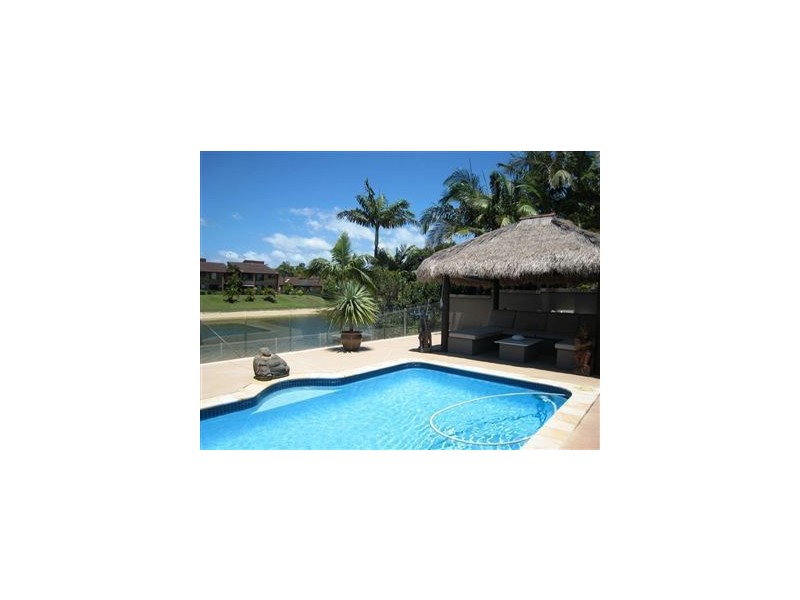 76 Hooker Blvd, Mermaid Waters QLD 4218