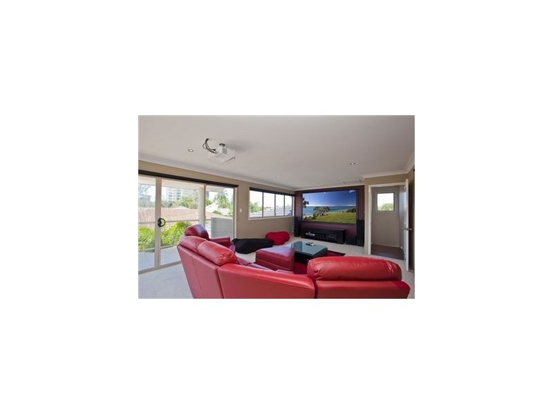 76 Hooker Blvd, Mermaid Waters QLD 4218