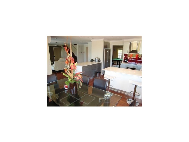 76 Hooker Blvd, Mermaid Waters QLD 4218