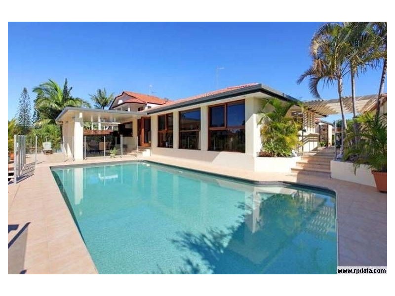 9 Argyle Crescent, Sorrento QLD 4217