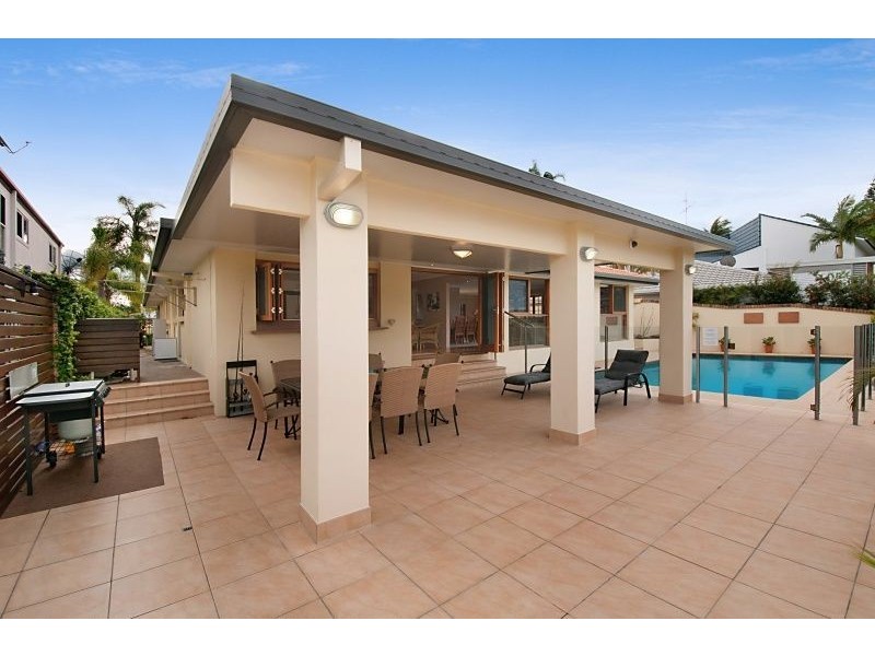 9 Argyle Crescent, Sorrento QLD 4217