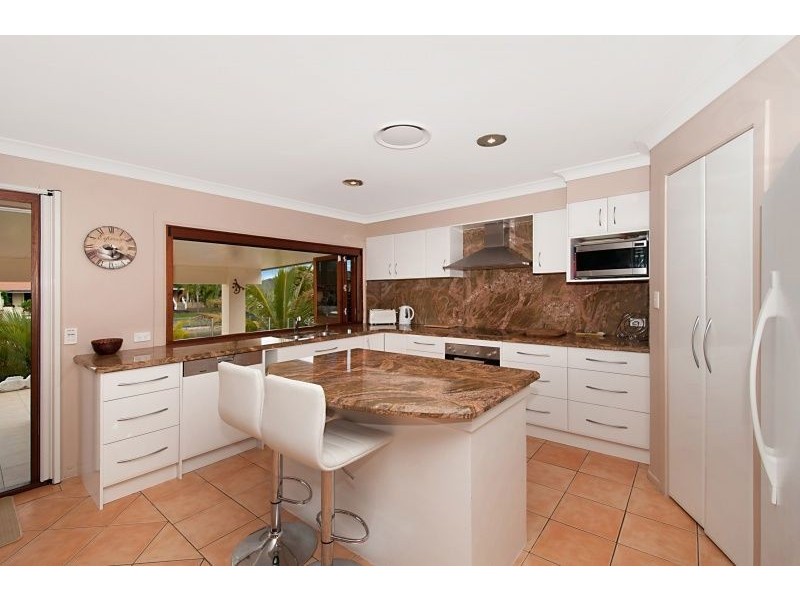 9 Argyle Crescent, Sorrento QLD 4217