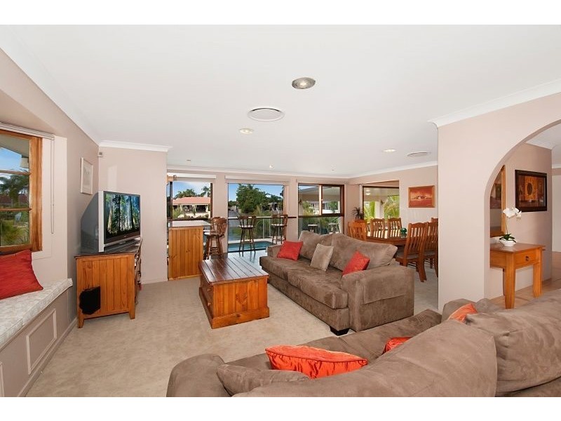 9 Argyle Crescent, Sorrento QLD 4217