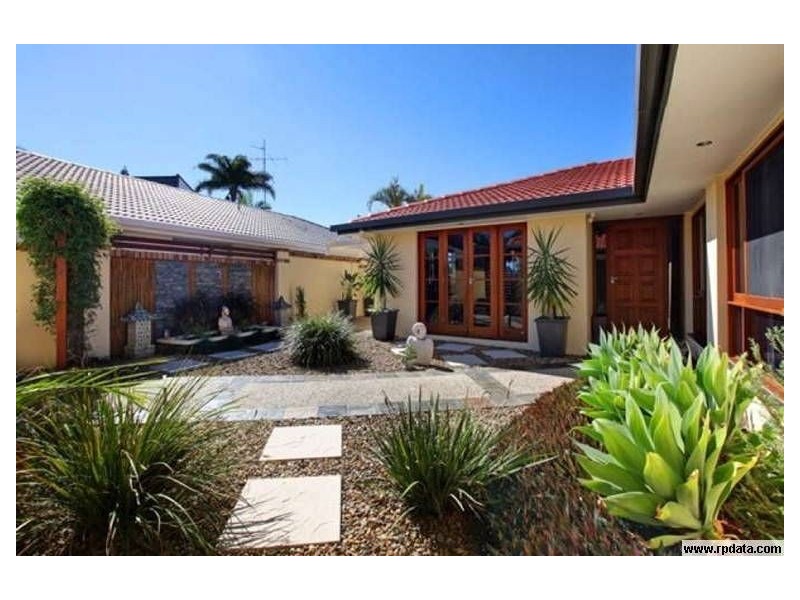 9 Argyle Crescent, Sorrento QLD 4217