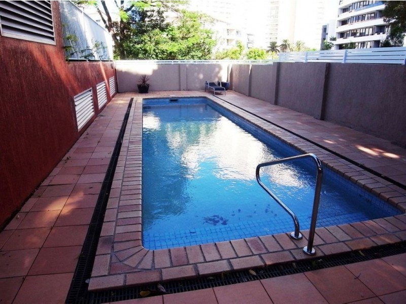 2/19 Heath Street, Southport QLD 4215